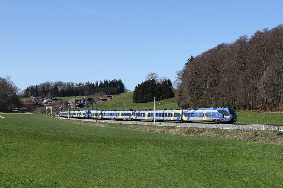 430 027 und 430 018 mit Fahrtziel Salzburg am 8. April 2025 bei Axdorf.