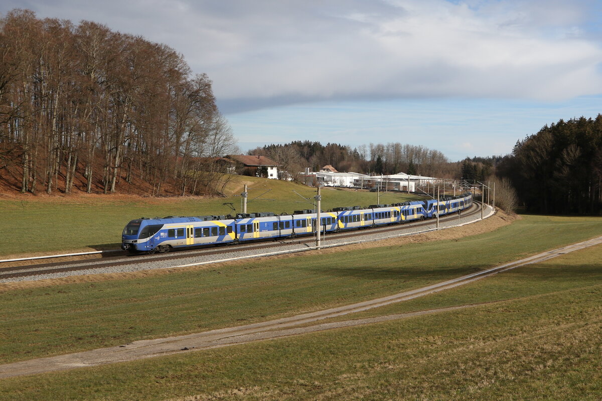 430 027 und 430 028 auf dem Weg nach M�nchen am 27. Januar 2025 bei Axdorf im Chiemgau.