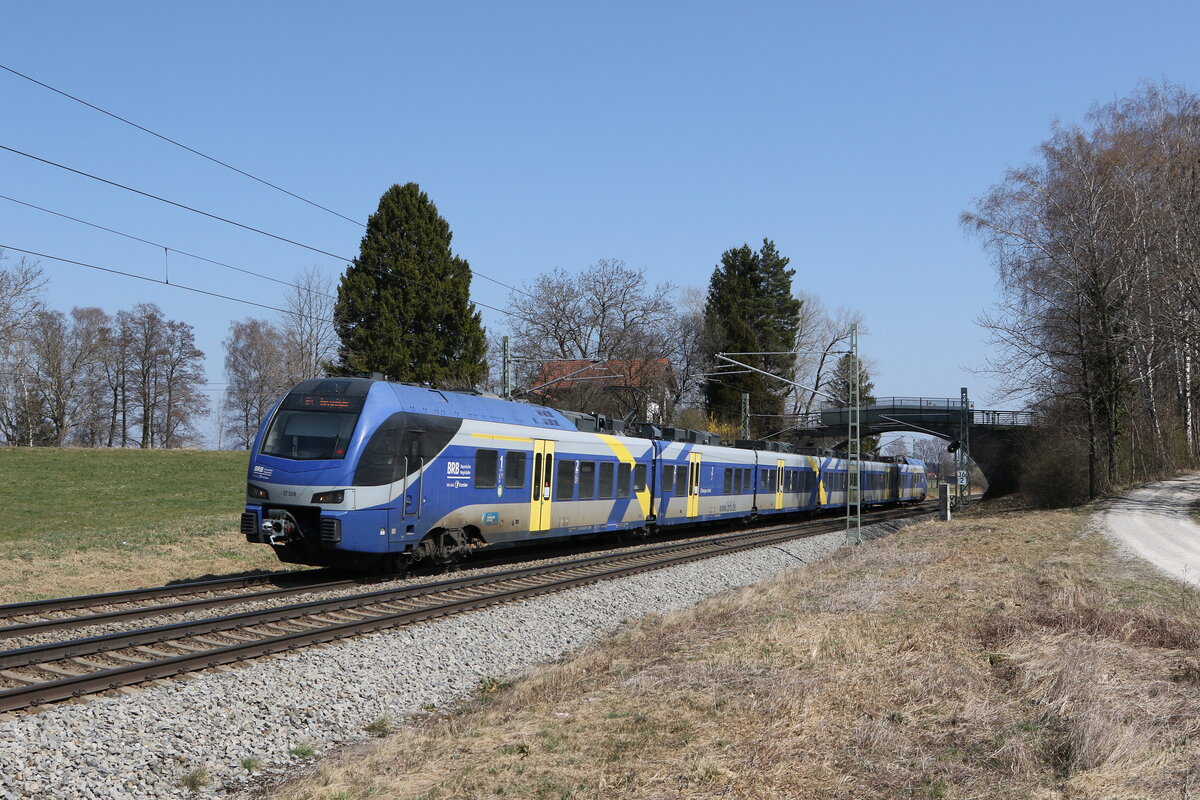 430 328 aus Salzburg kommend am 28. M�rz 2022 bei �bersee am Chiemsee.