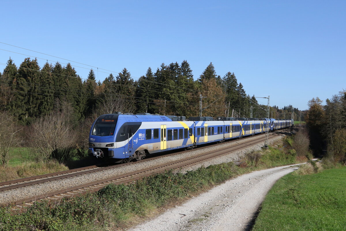 430 519 und 430 520 am 31. Oktober 2022 bei Grabenst�tt.