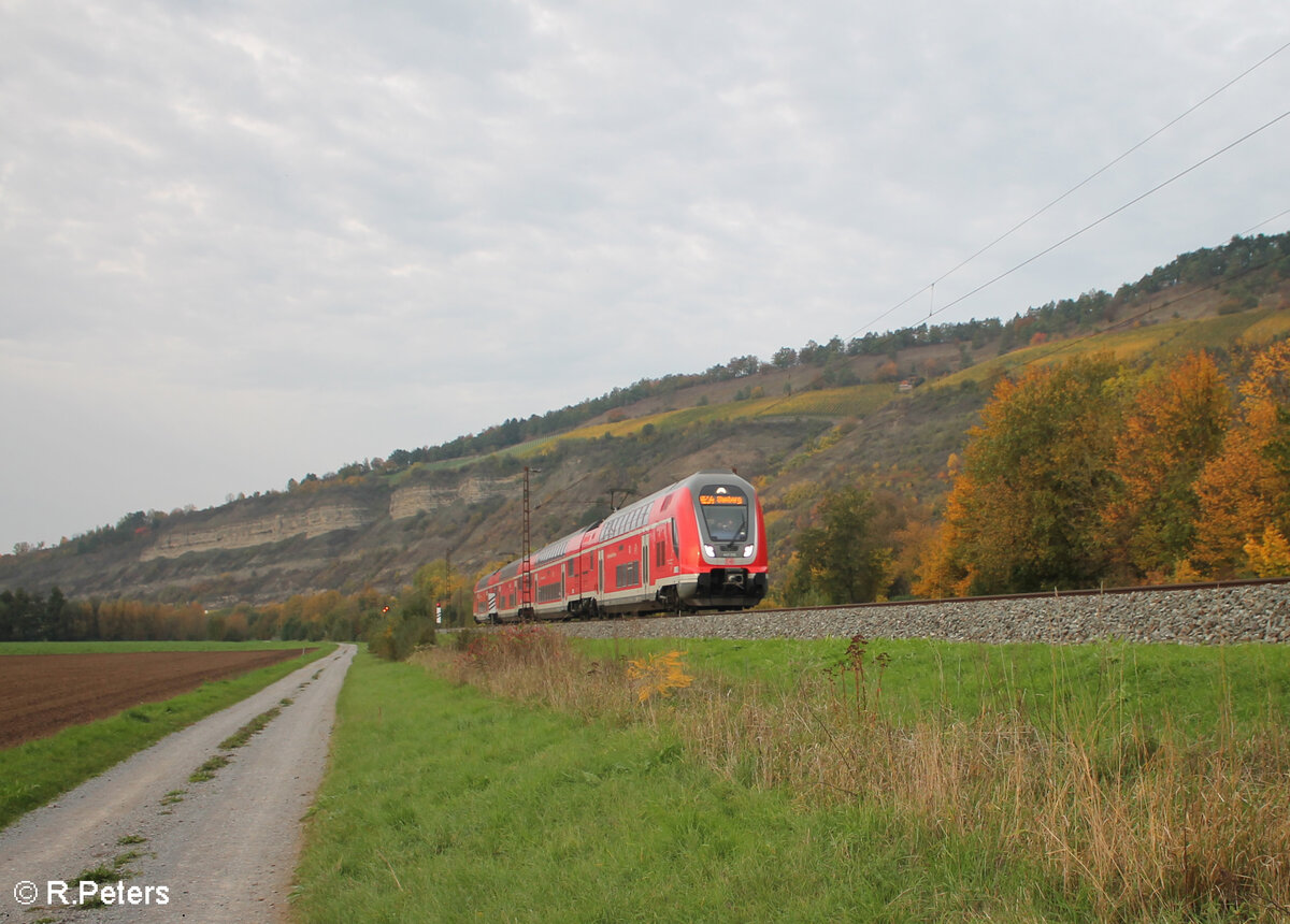 445 056 als RE 54 RE4621 Frankfurt/Main - Bamberg bei Th�ngersheim. 20.10.24