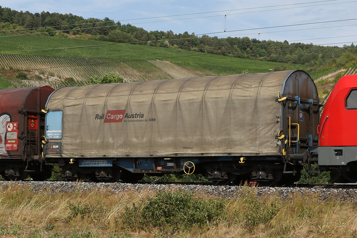 4673 338 (Shimmns) von  Rail Cargo Austria2 am 5. August 2022 bei Th�ngersheim.