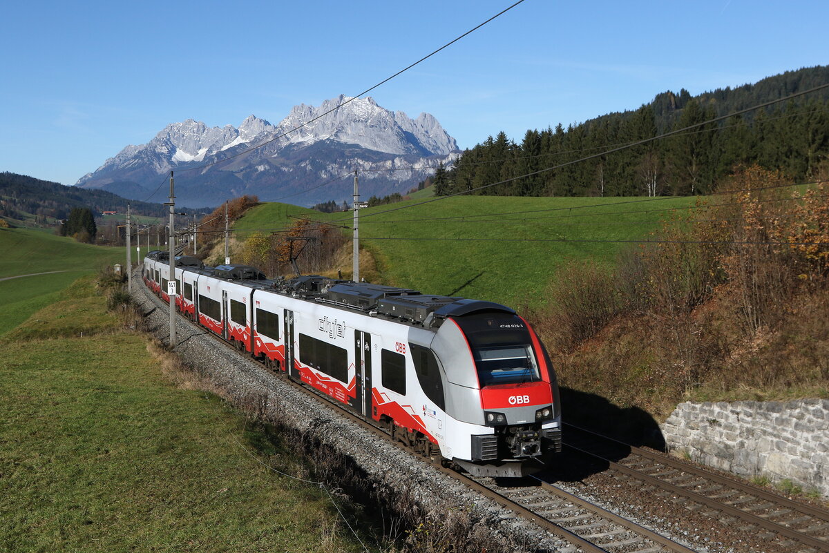 4748 026 war am 5. November 2025 bei Fieberbrunn in Richtung Hochfilzen unterwegs.