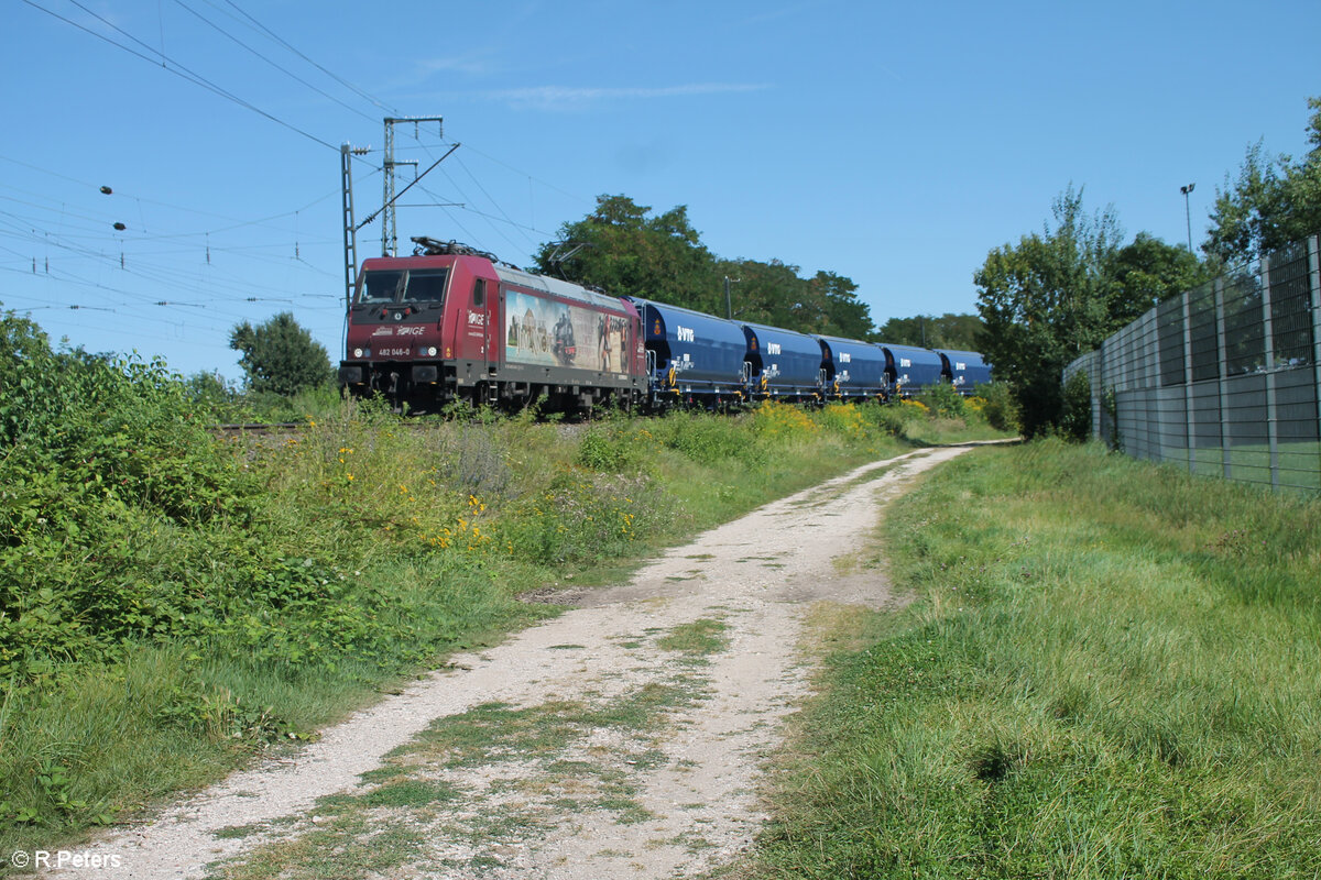 486 046-0  Jimm Knopf  zieht mit einem Düngemittel/Getreidezug durch die Treuchtlinger Kurve in Nürnberg Hohe Marter. 11.08.24