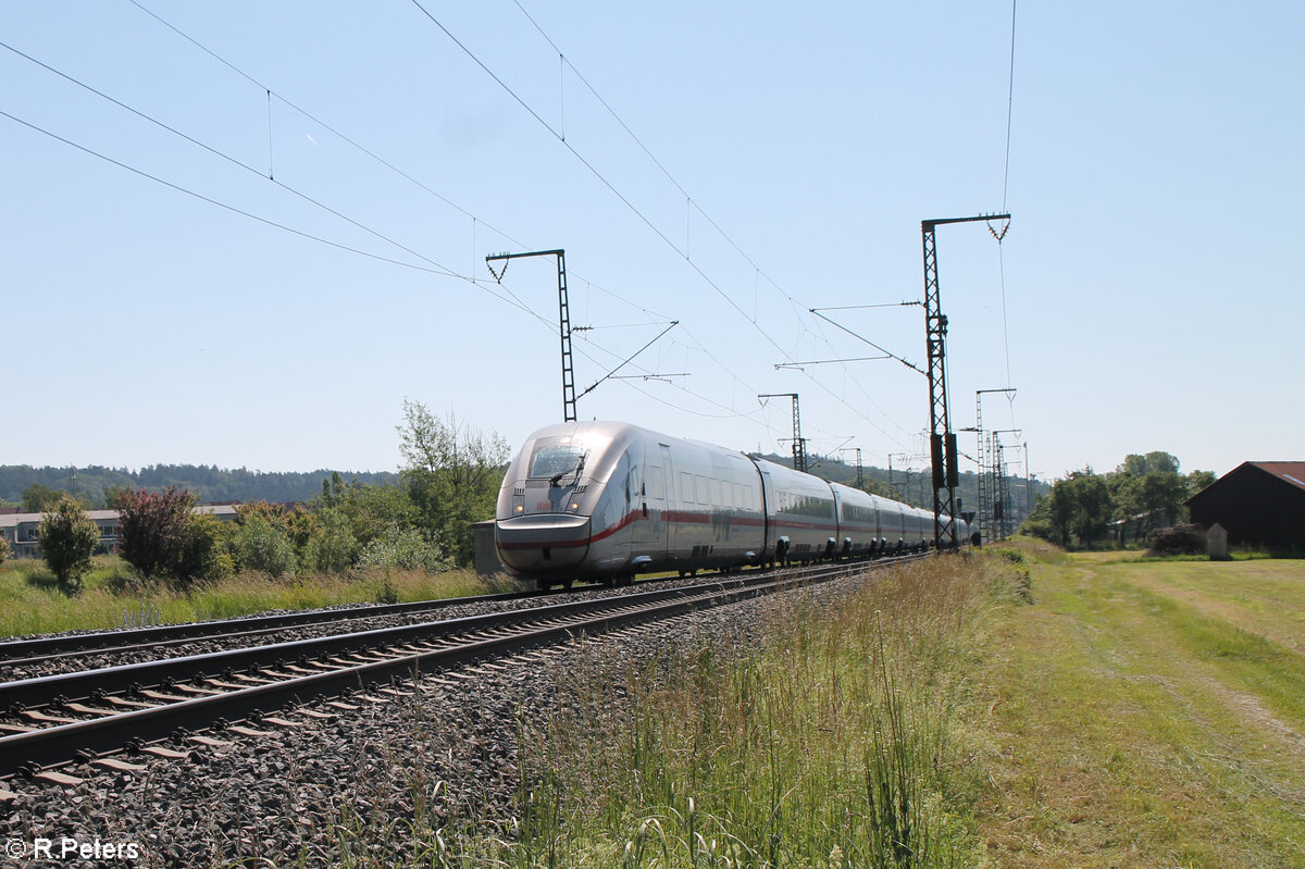 5812 085  Karriere Fernverkehr  als ICE 882 München - Hamburg bei Oberdachstetten. 08.06.24