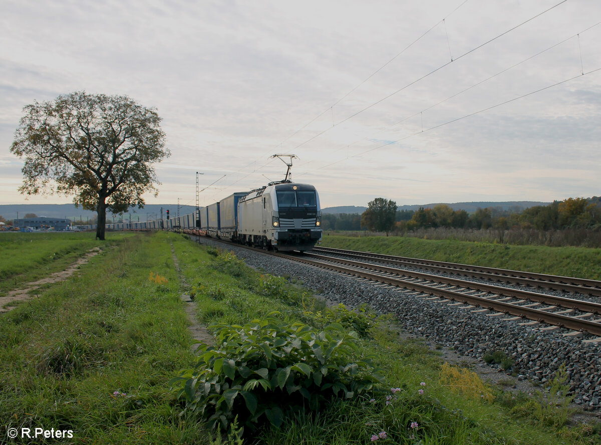 6193 124 zieht mit einem Wechselpritschen LKW-Walter bei Retzbach-Zellingen in Richtung Norden. 21.10.24