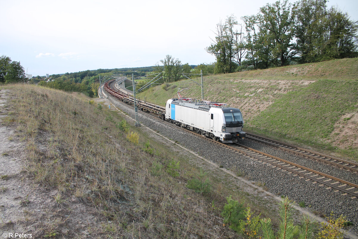 7193 168 zieht mit einem leeren Langschienenzug bei Emskirchen in Richtung N�rnberg. 29.09.24
