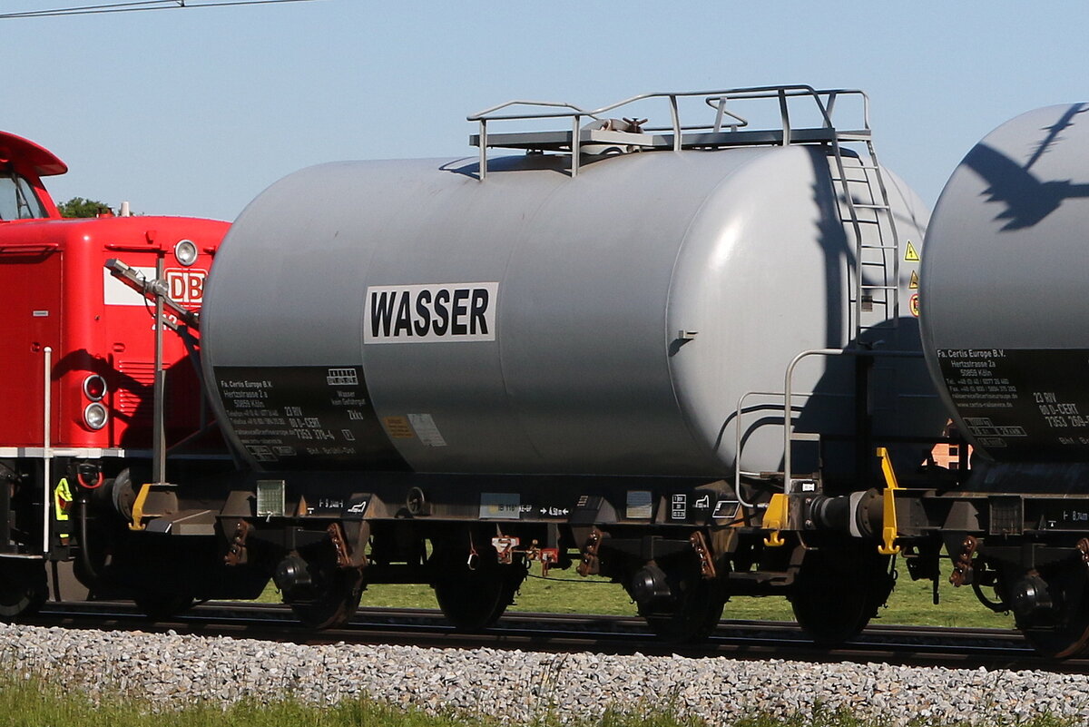 7353 378 (Zkks) am 1. Juni 2021 bei �bersee am Chiemsee.