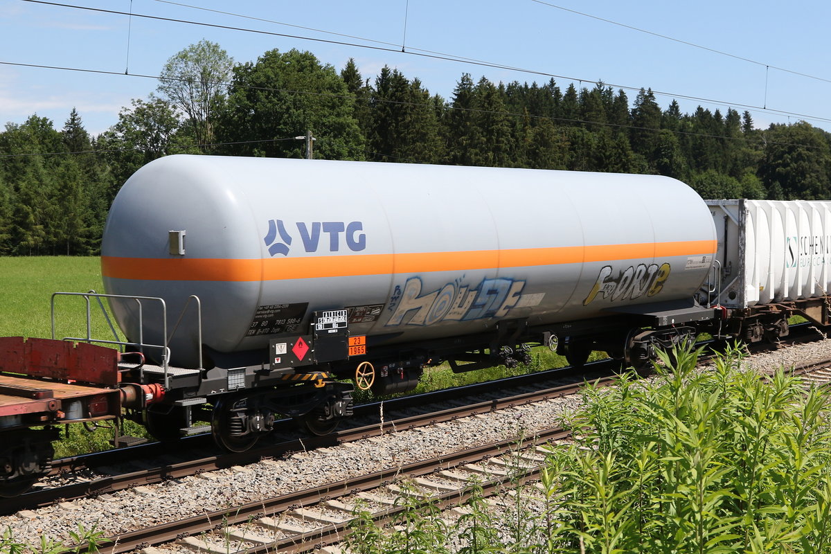 7813 588 (Zags) von  VTG  am 1. Juli 2020 bei Grabenst�tt.