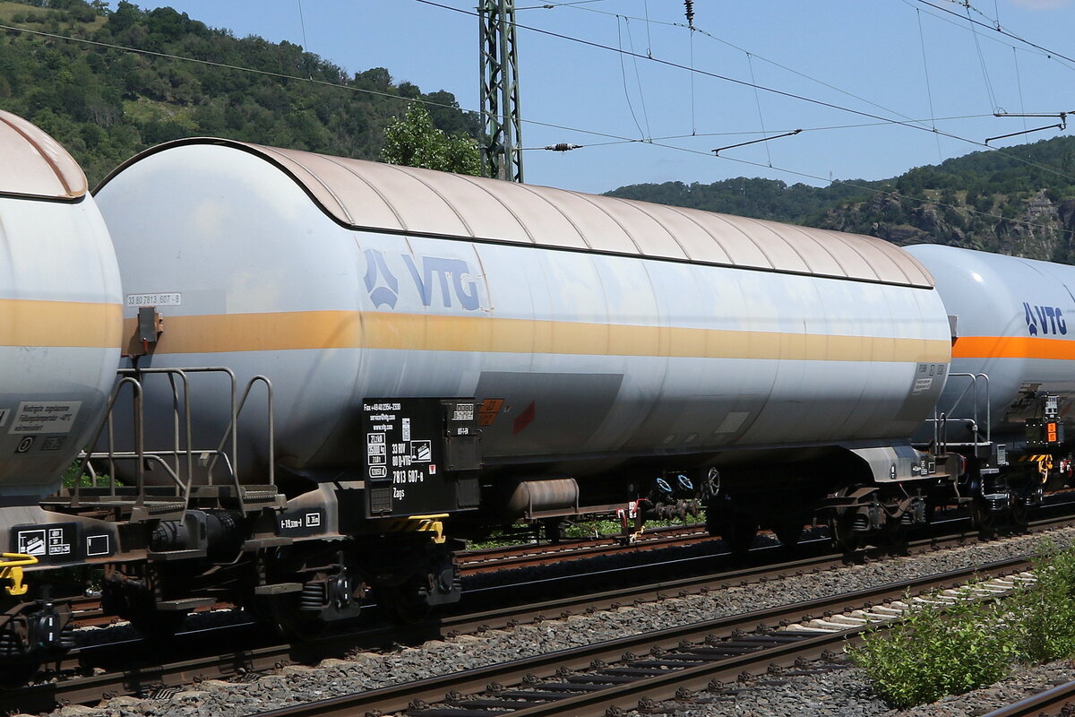 7813 607 (Zags) von  VTG  am 21. Juli 2021 bei St. Goarshausen.