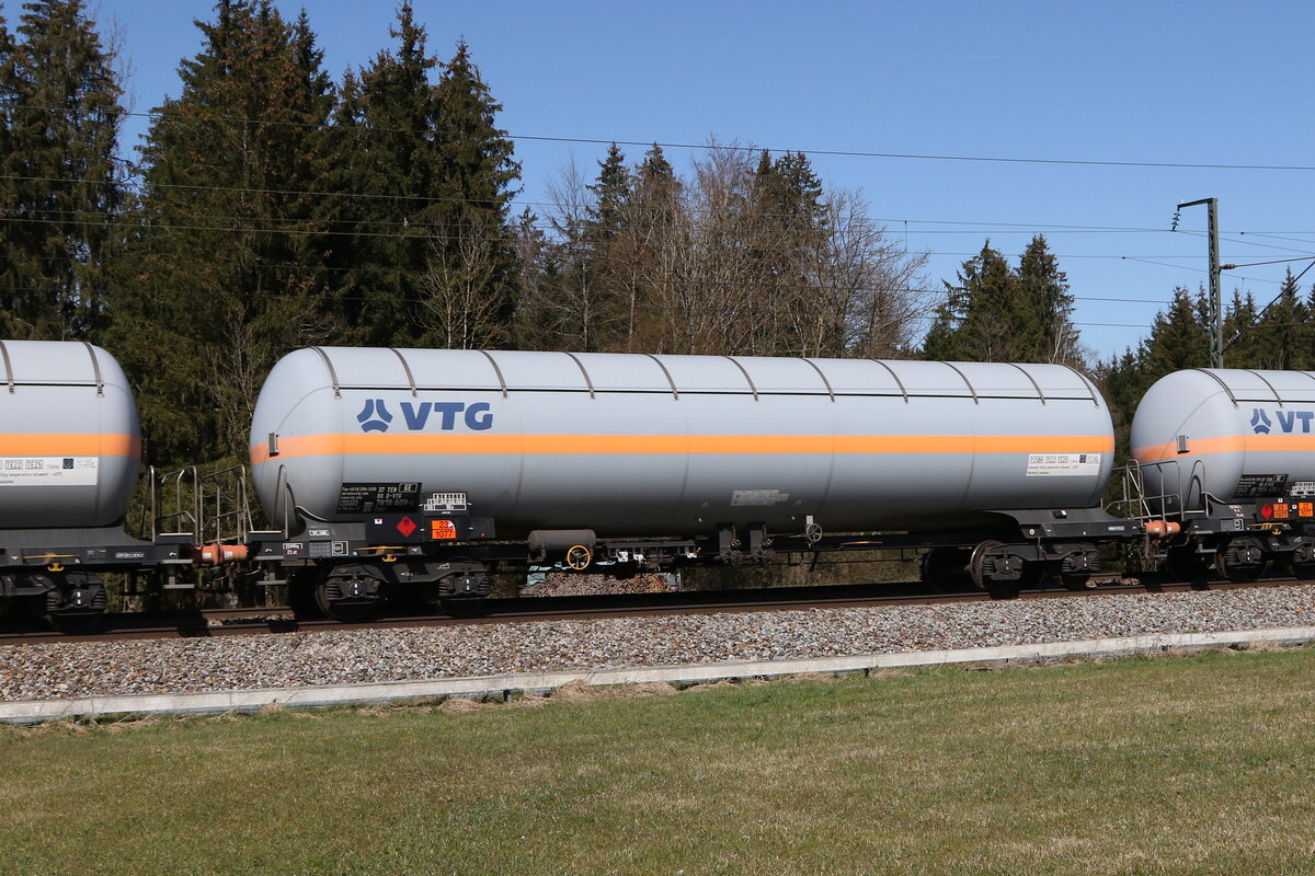 7819 609 (Zags) von  VTG  am 4. April 2025 bei Fuchsreut.