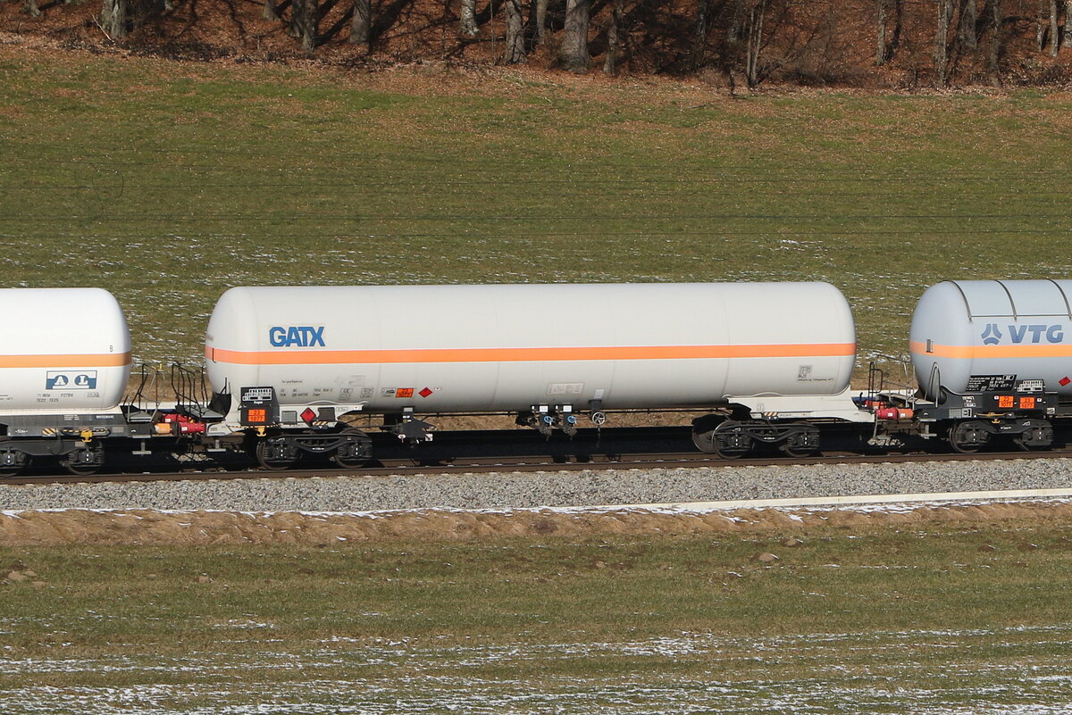 7824 056 (Zags) von  GATX  am 19. Februar 2025 bei Axdorf.