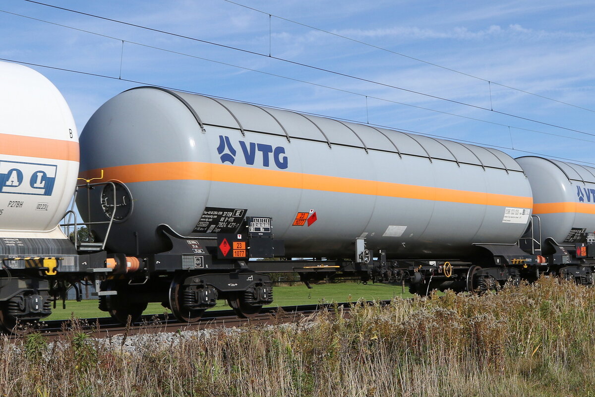 7824 421 (Zags) von  VTG  am 20. Oktober 2021 bei �bersee am Chiemsee.