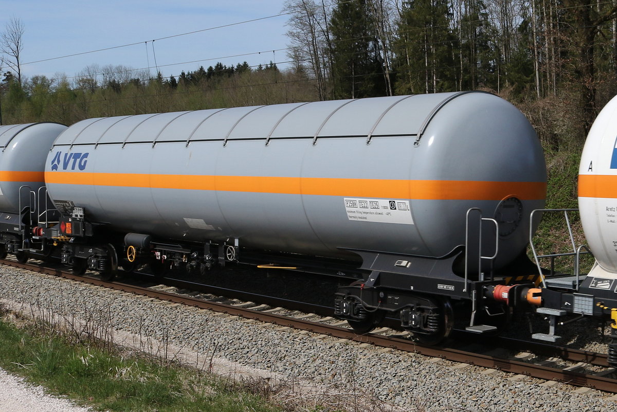 7824 432 (Zags) von  VTG  am 15. April 2020 bei Grabenst�tt.