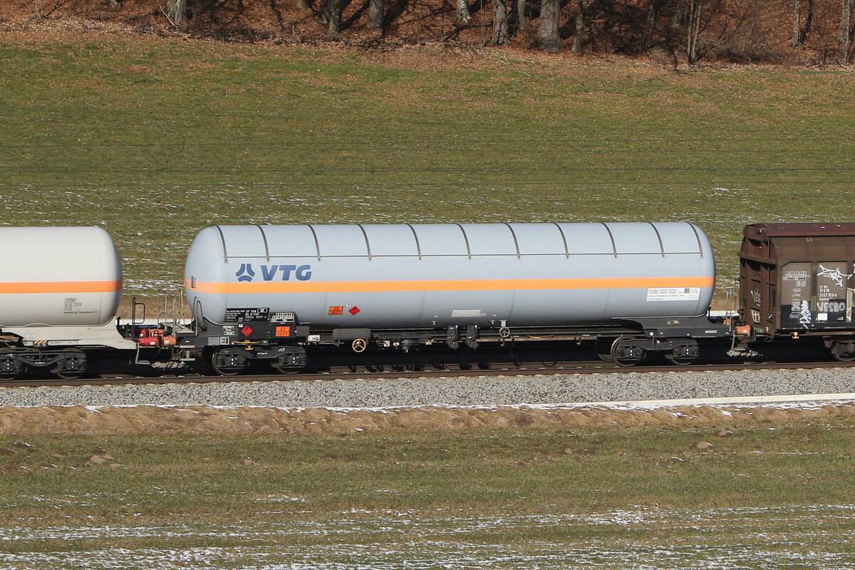 7824 501 (Zags) von  VTG  am 19. Februar 2025 bei Axdorf.