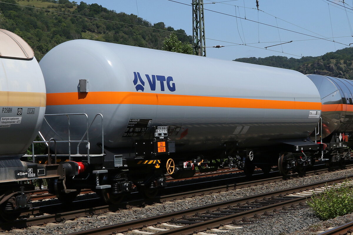 7824 747 (Zags) von  VTG  am 21. Juli 22021 bei St. Goarshausen am Rhein.