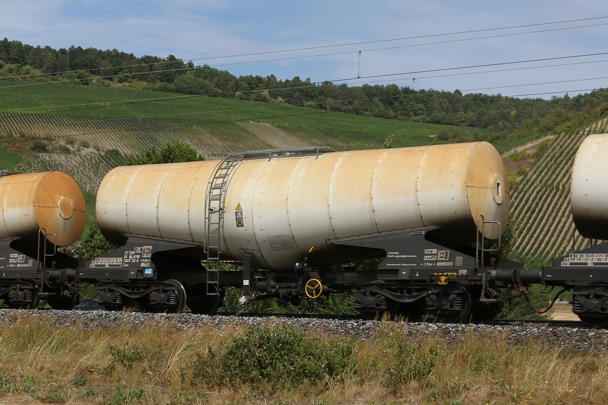 7829 751 (Zacns) von  ATIR-Rail  am 5. August 2022 bei Th�ngersheim.