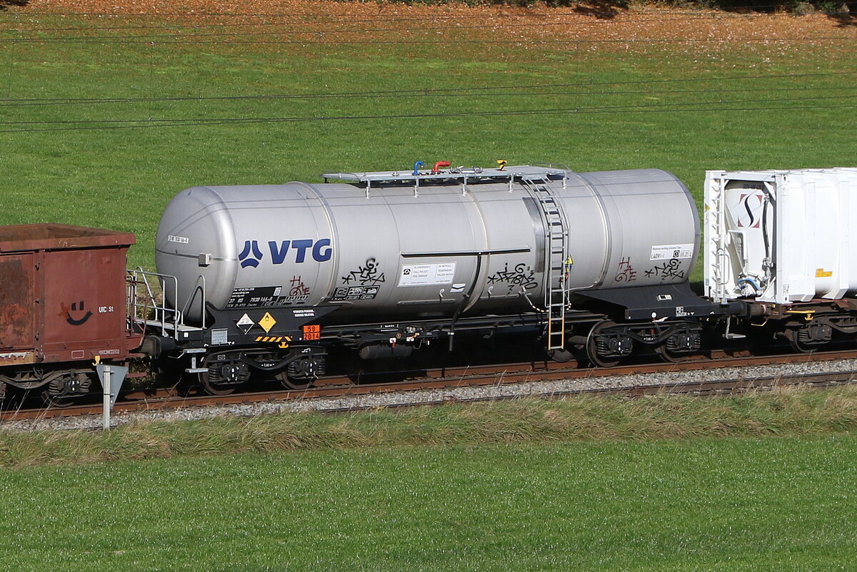 7830 166 (Zacns) von  VTG  am 31. Oktober 2025 bei Axdorf.