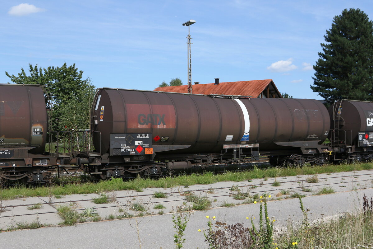 7832 014 (Zacns) von  GATX  am 25. August 2025 bei Pirach.