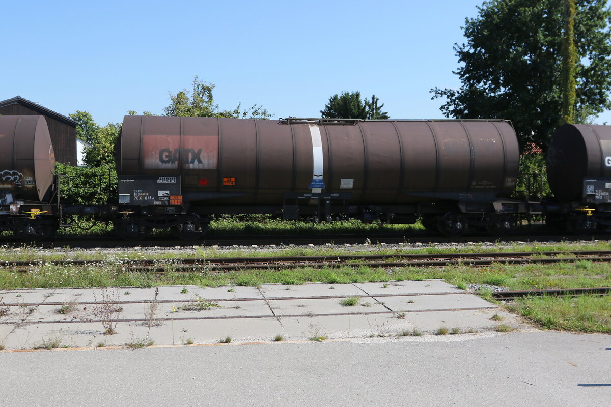 7832 041 (Zacns) von  GATX  am 25. August 2025 bei Pirach.