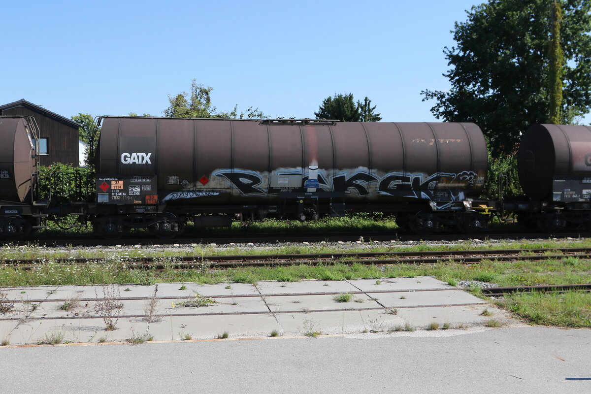 7832 119 (Zacns) von  GATX  am 25. August 2025 bei Pirach.