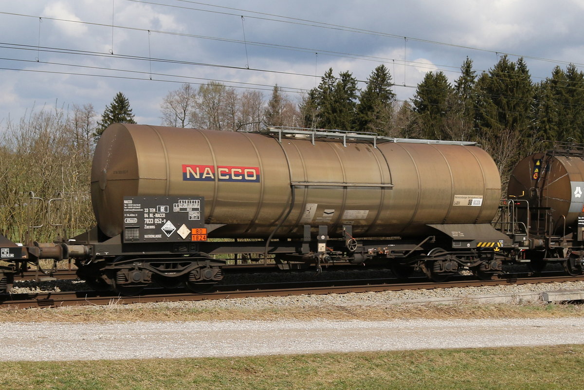 7833 052 (Zacens) von  NACCO  am 31. M�rz 2020 bei Grabenst�tt.