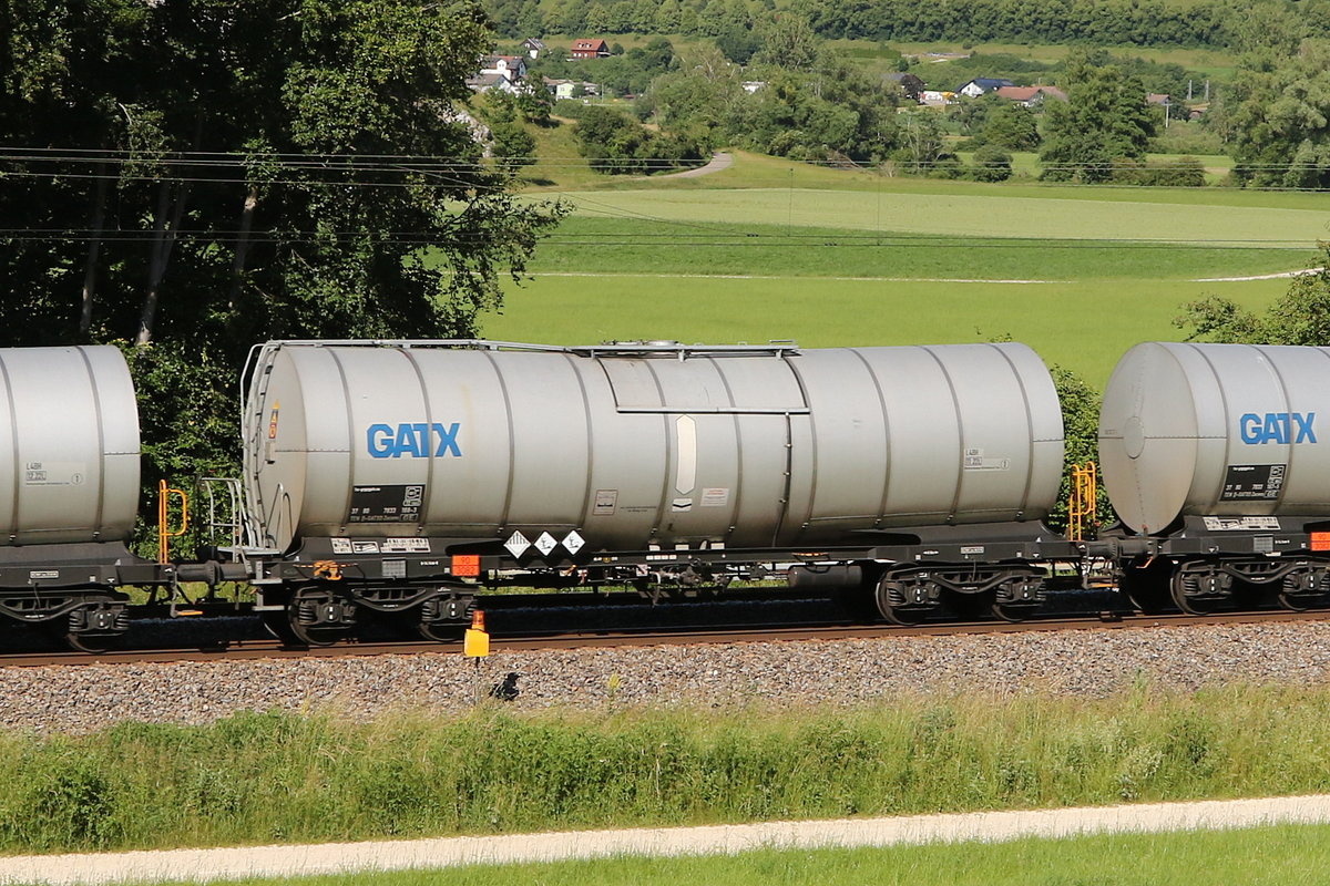 7833 158 (Zacens) von  GATX  am 24. Juni 2020 bei Dollnstein/Altm�hltal.