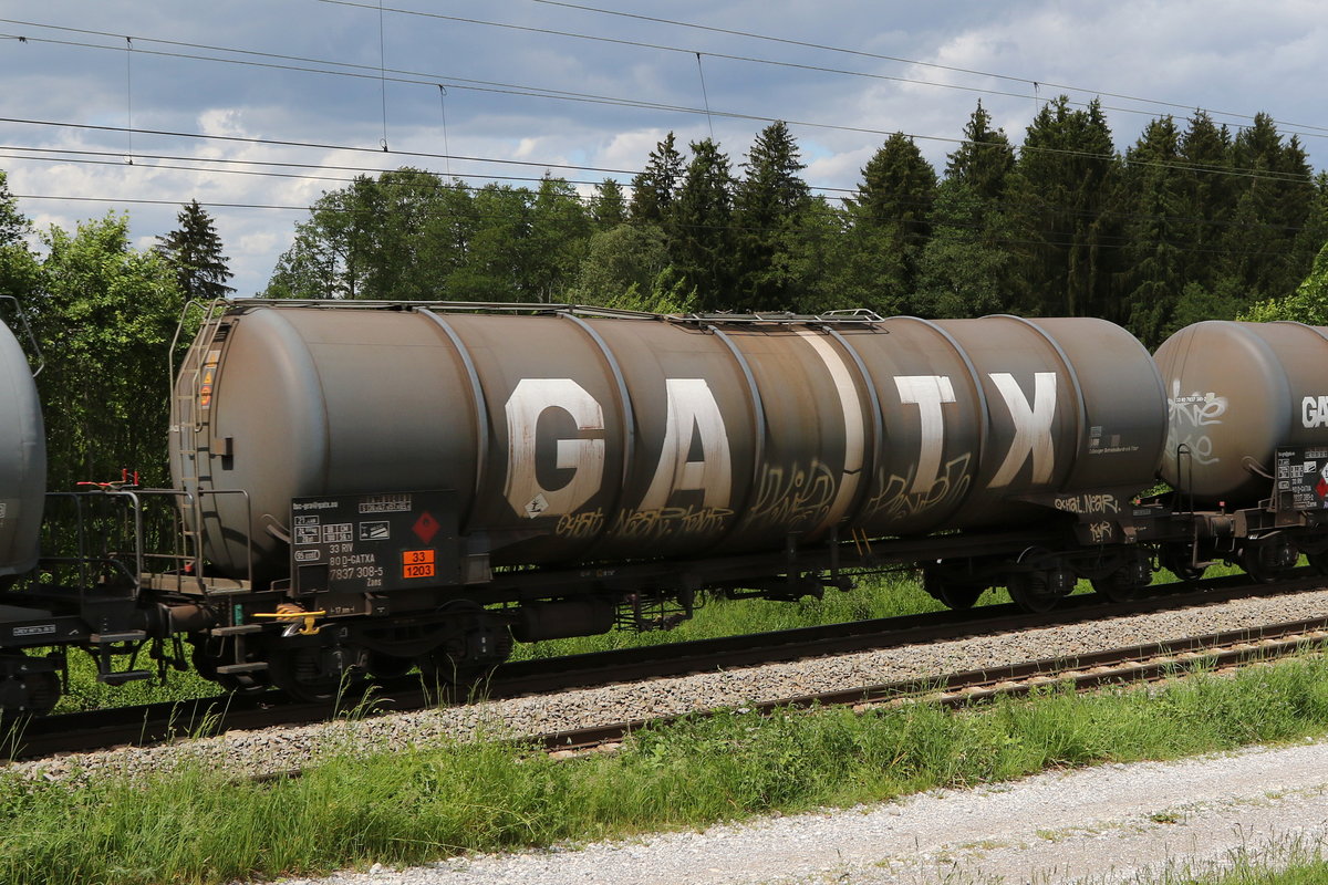 7837 308 (Zans) von  GATX  am 24. Mai 2020 bei Grabenst�tt.