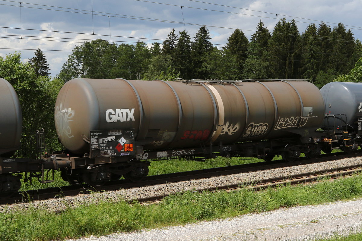 7837 381 (Zans) von  GATX  am 24. Mai 2020 bei Grabenst�tt im Chiemgau.