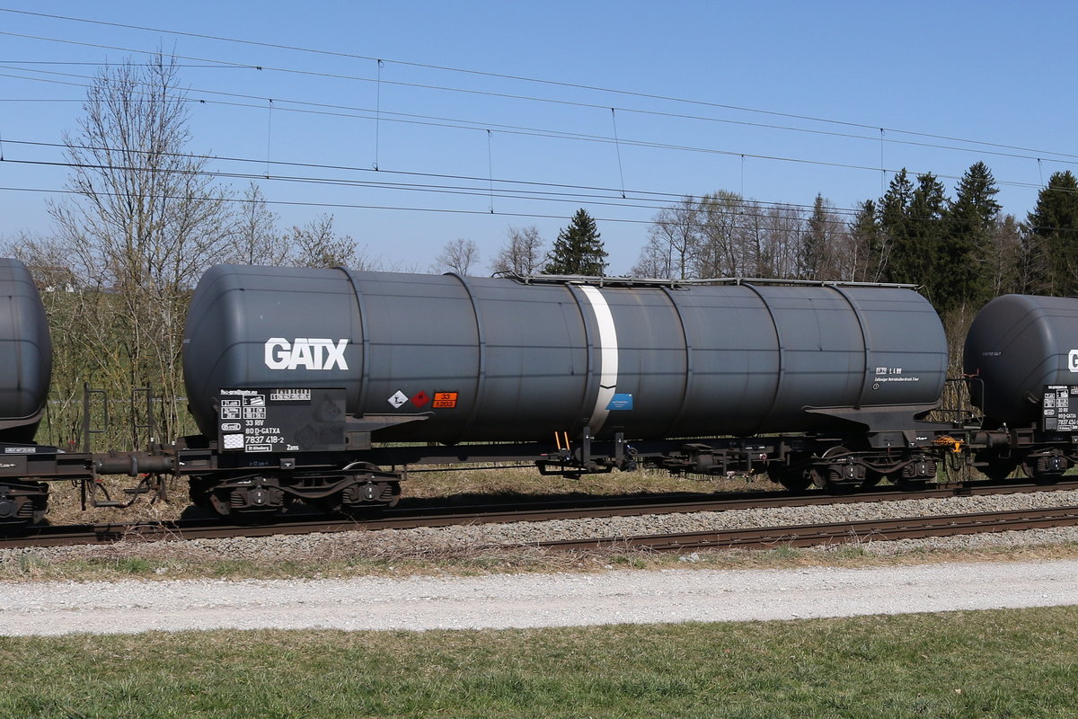 7837 418 (Zans) von  GATX  am 6. April 2020 bei Grabenst�tt.