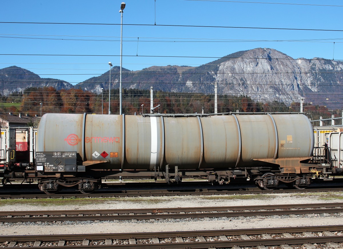 7838 296-7 (Zacns)  Ermewa  am 1. November 2015 in W�rgl/Tirol.