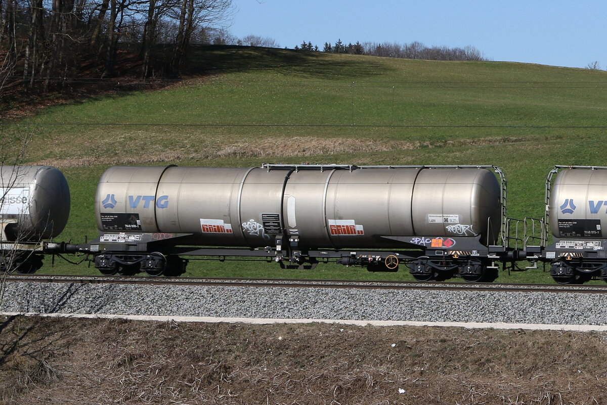7840 003 (Zacns) von  VTG  am 19. M�rz 2025 bei Axdorf.
