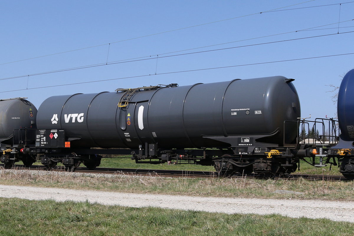 7840 091 (Zacns) von  VTG  am 7. April 2020 bei Grabenst�tt.
