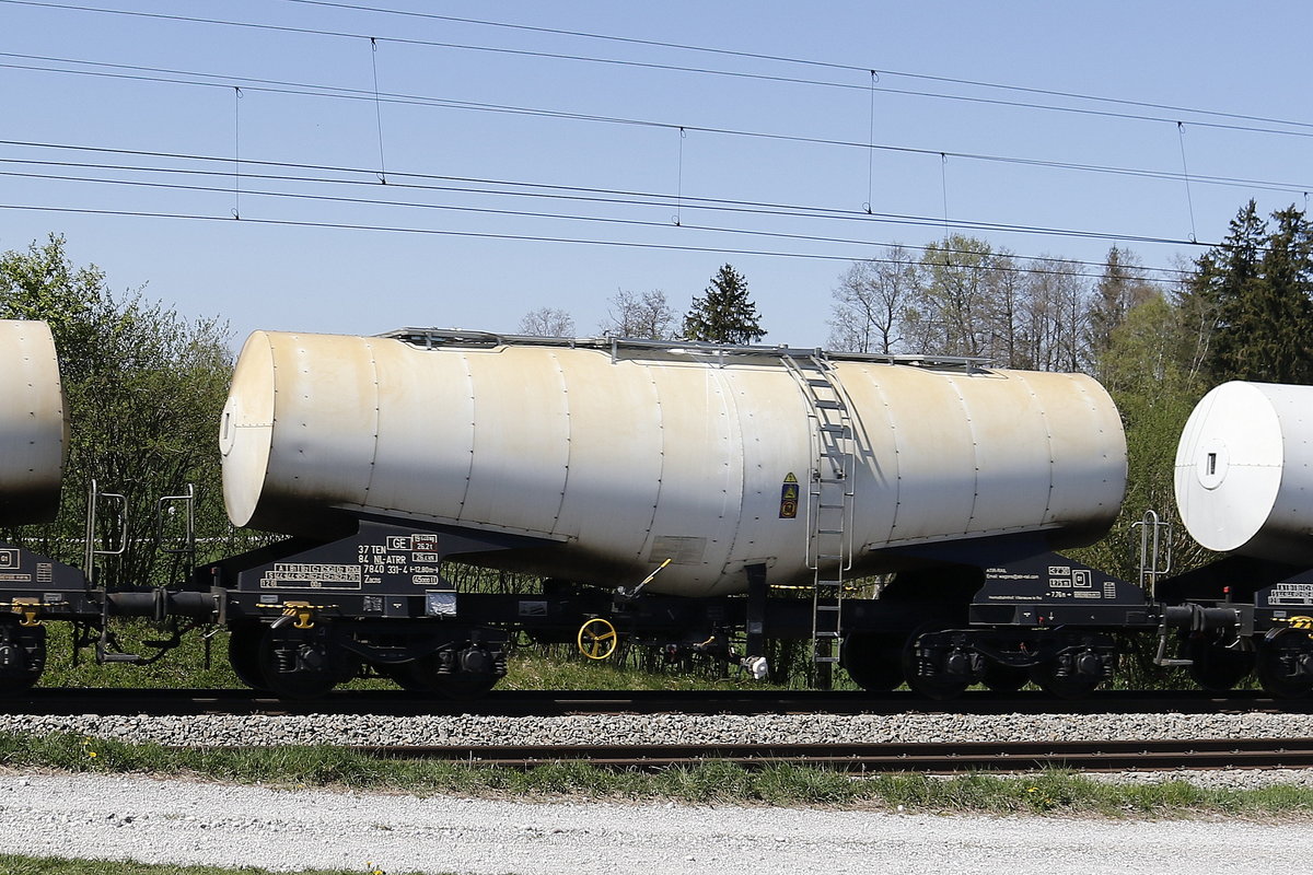 7840 331 (Zacns) von  Atir-Rail  am 21. April 2019 bei Grabenst�tt.