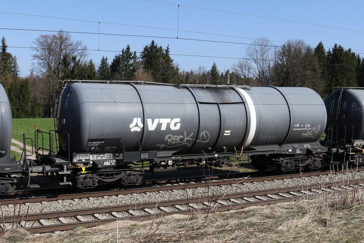 7840 438 (Zacns) von  VTG  am 19. M�rz 2020 bei Grabenst�tt.