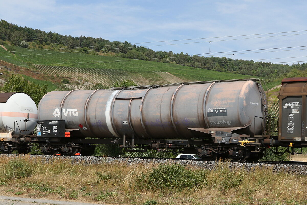 7840 947 (Zacns) von   VTG  am 5. August 2022 bei Th�ngersheim.