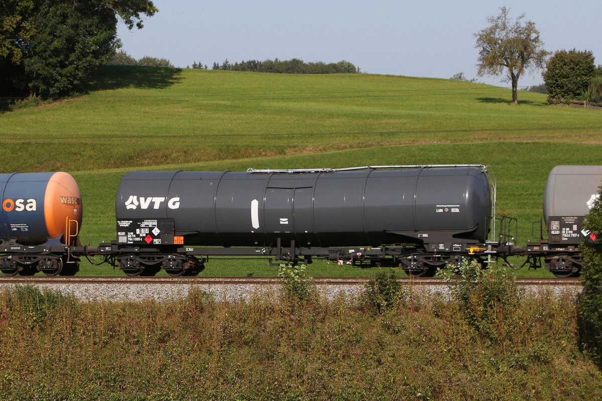 7841 095 (Zacns) von  VTG  am 19. September 2024 bei Axdorf.