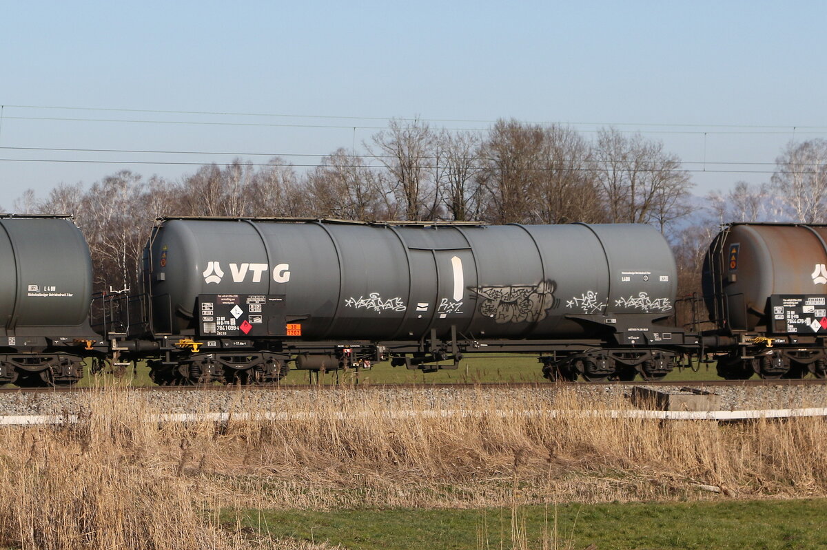7841 099 (Zacns) von  VTG  am 18. M�rz 2025 bei Bernau.