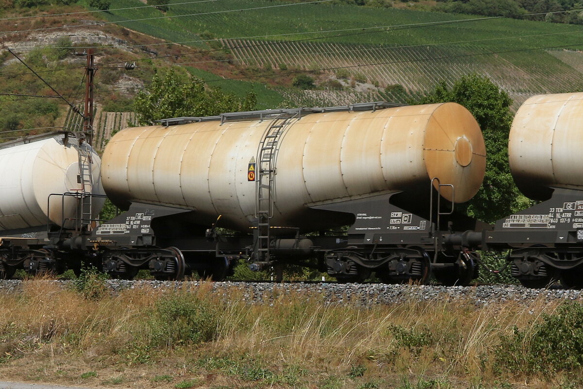 7841 105 (Zacns) von  ATIR-Rail  am 5. August 2022 bei Th�ngersheim.