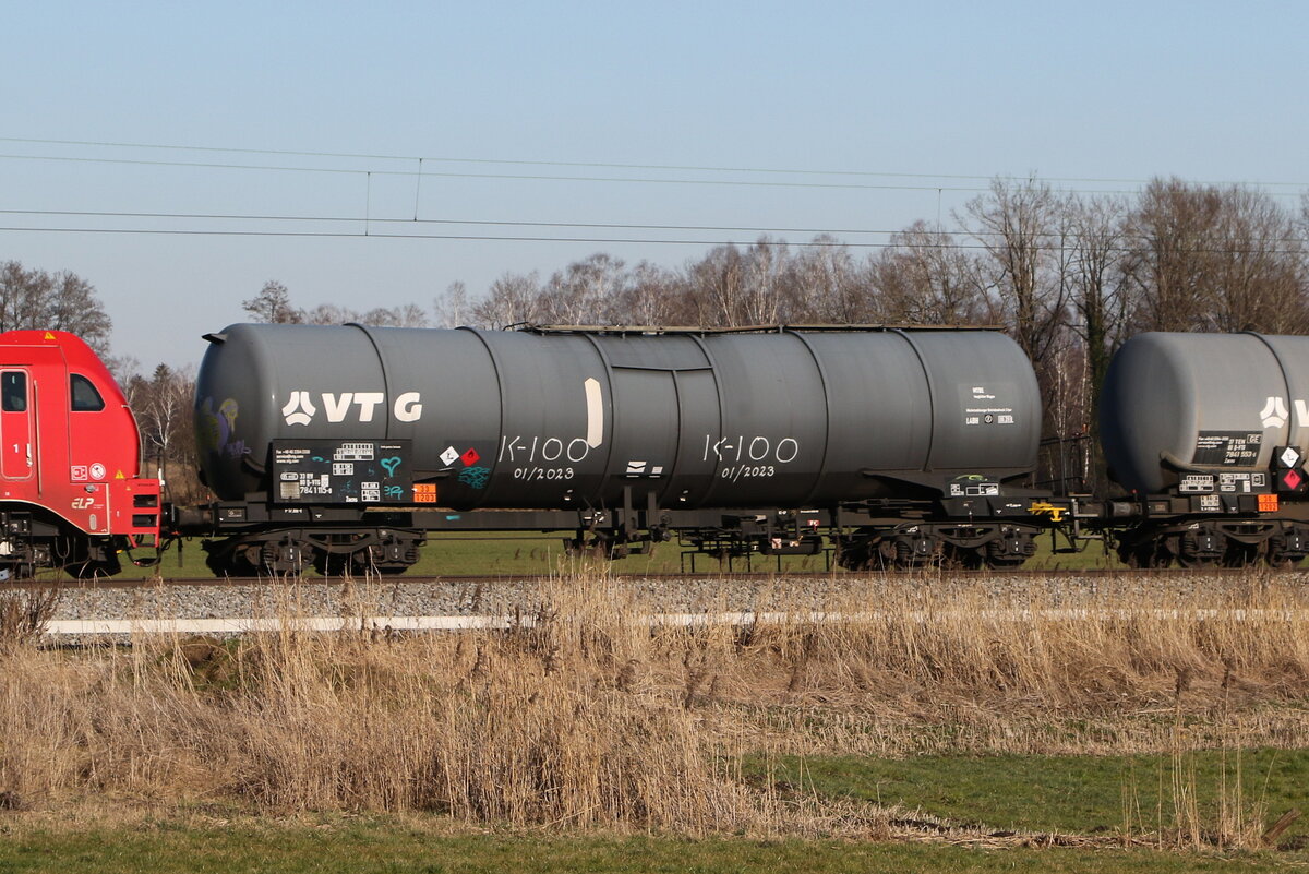 7841 115 (Zacns) von  VTG  am 18. M�rz 2025 bei Bernau.