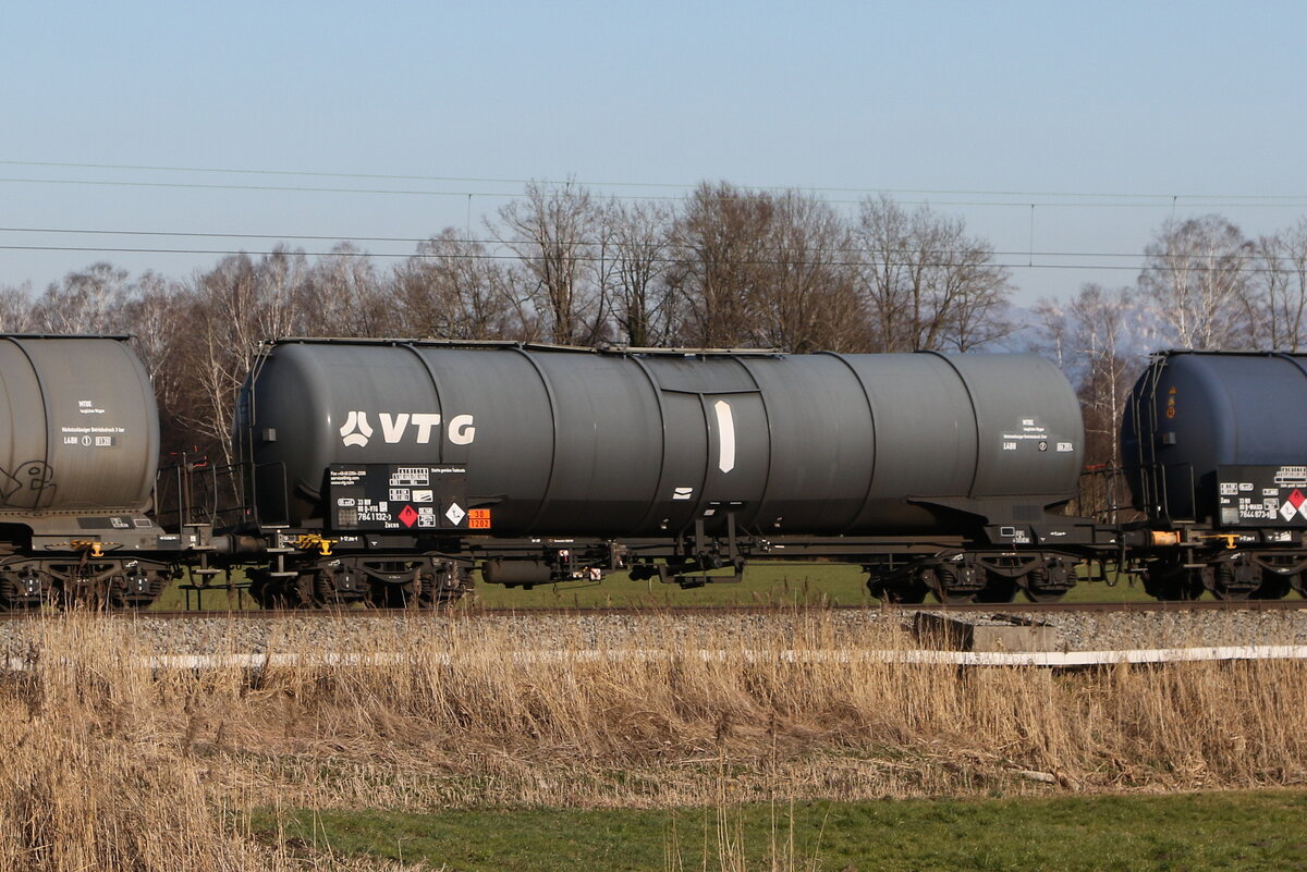 7841 132 (Zacns) von  VTG  am 18. M�rz 2025 bei Bernau.