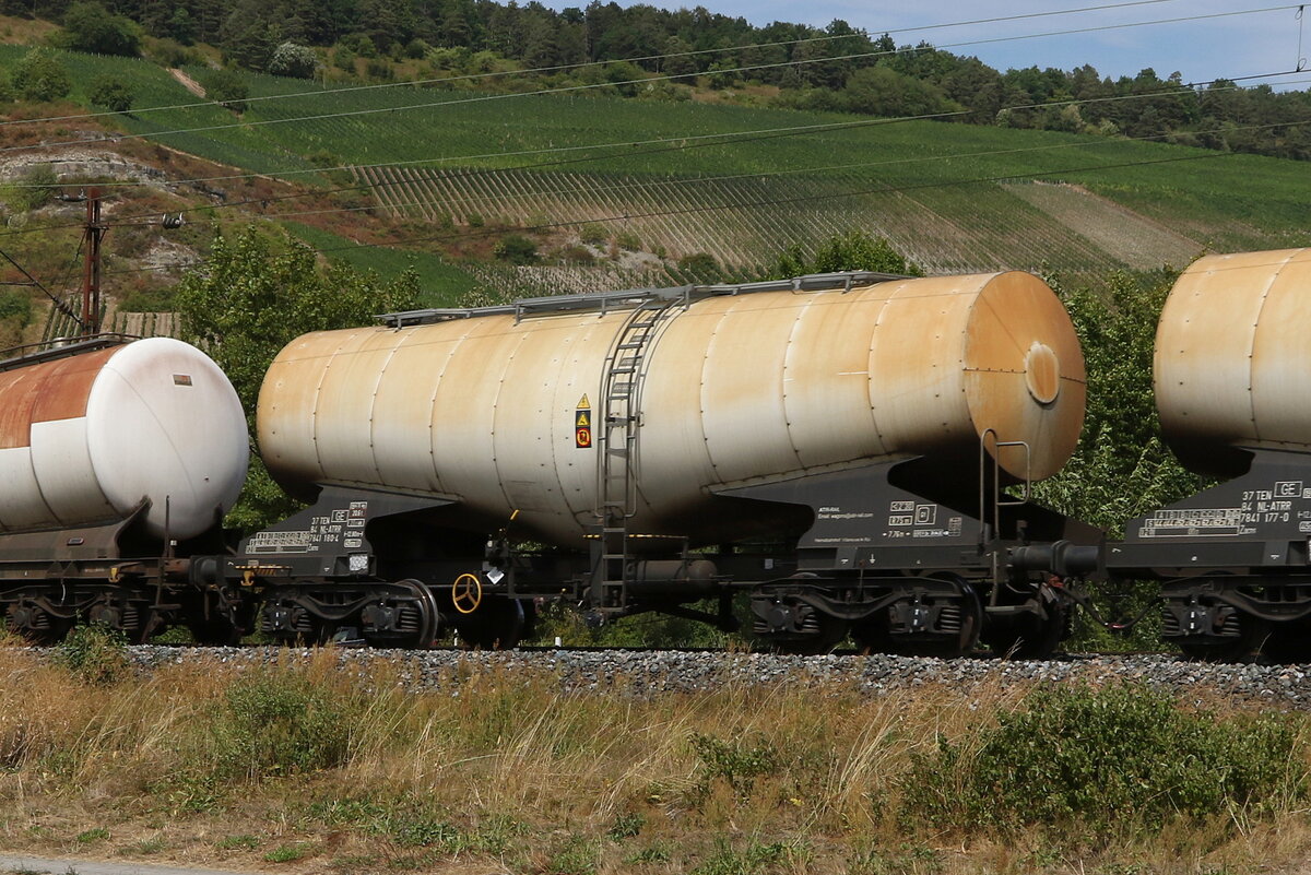 7841 180 (Zacns) von  ATIR-Rail  am 5. August 2022 bei Th�ngersheim.