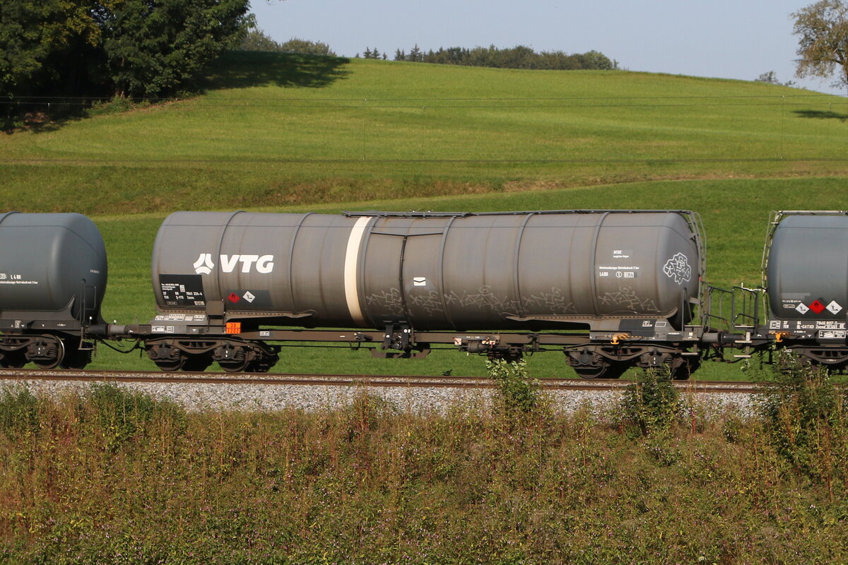 7841 224 (Zacns) von  VTG  am 19. September 20224 bei Axdorf.