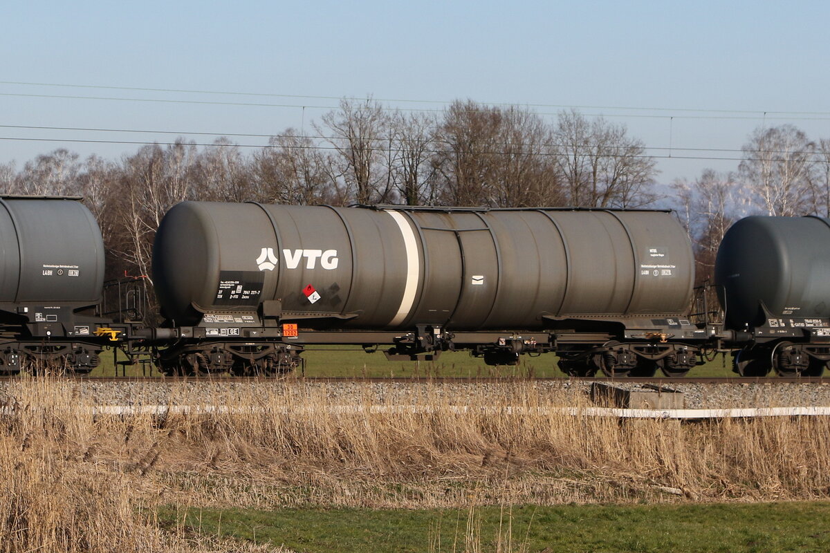 7841 227 (Zacns) von  VTG  am 18. M�rz 2025 bei Bernau.