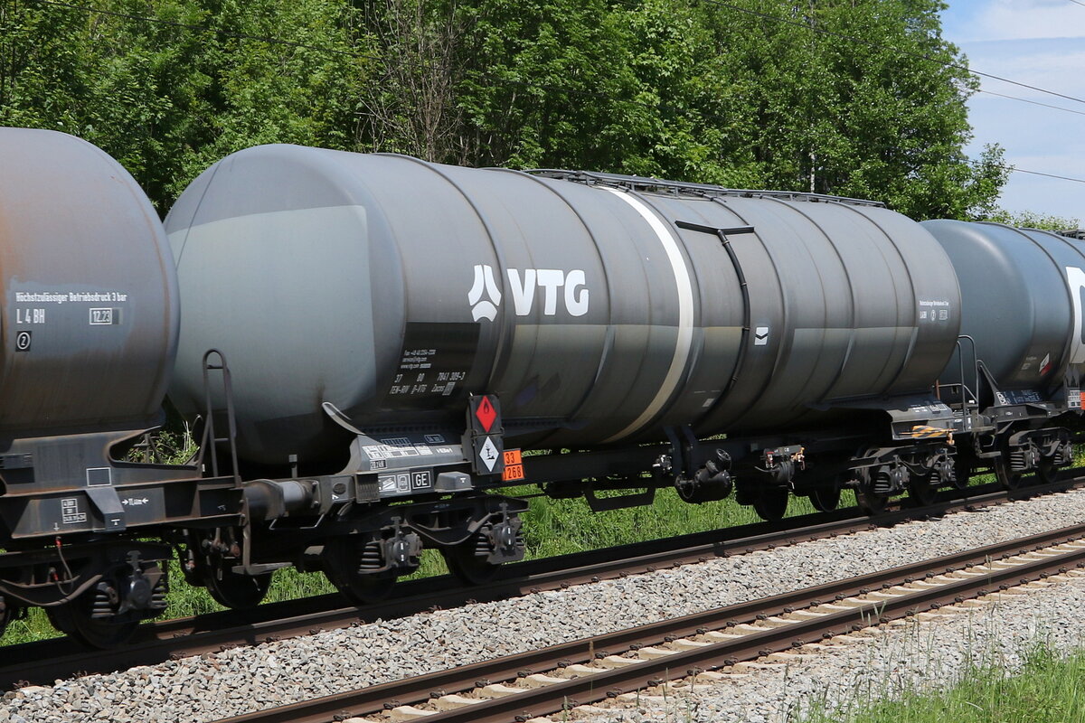 7841 309 (Zacns) von  VTG  am 2. Juni 2021 bei Grabenst�tt.