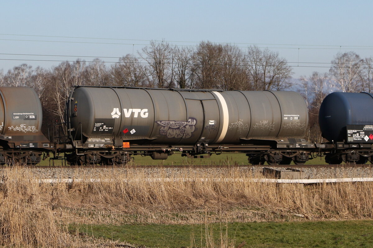 7841 329 (Zacns) von  VTG  am 18. M�rz 2025 bei Bernau.