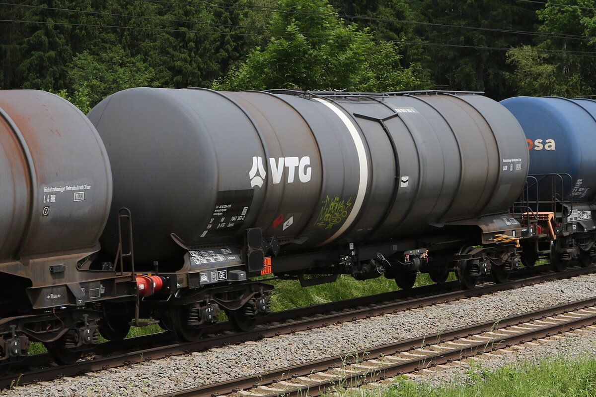 7841 362 (Zacns) von  VTG  am 10. Juni 2021 bei Grabenst�tt.