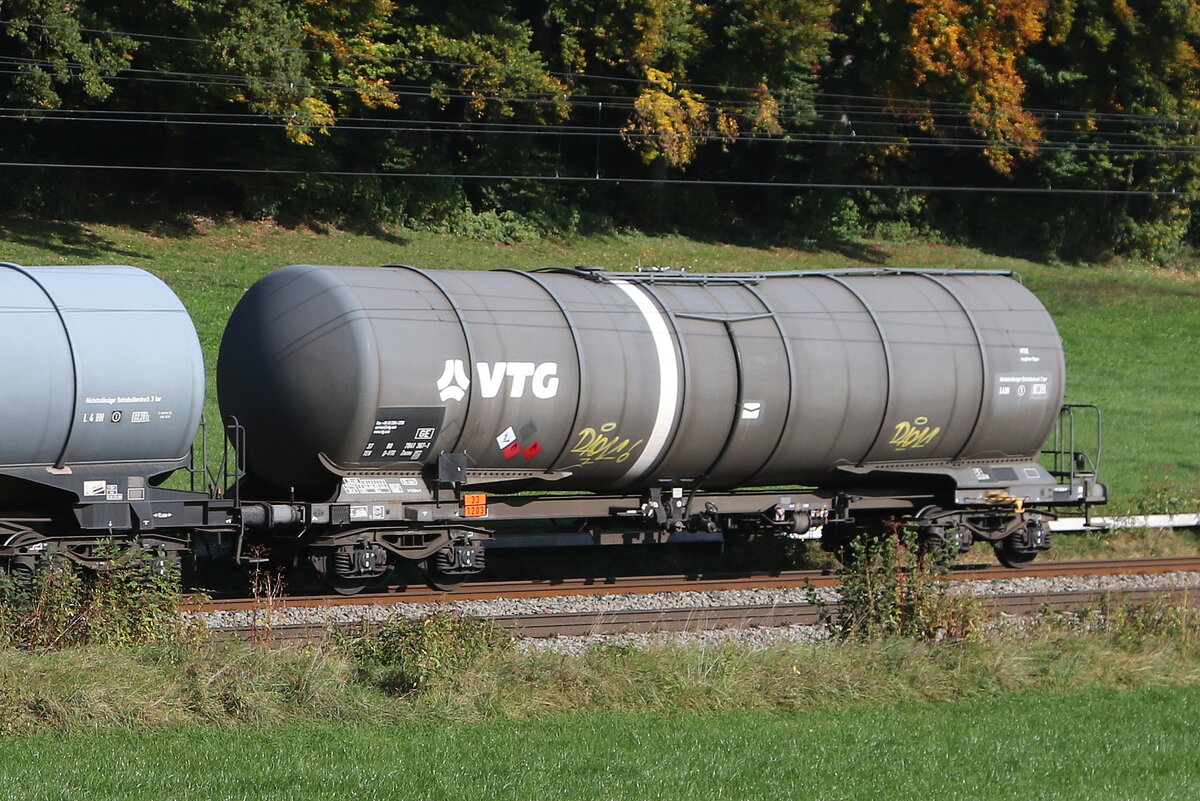 7841 367 (Zacns) von  VTG  am 15. Oktober 2025 bei Axdorf.