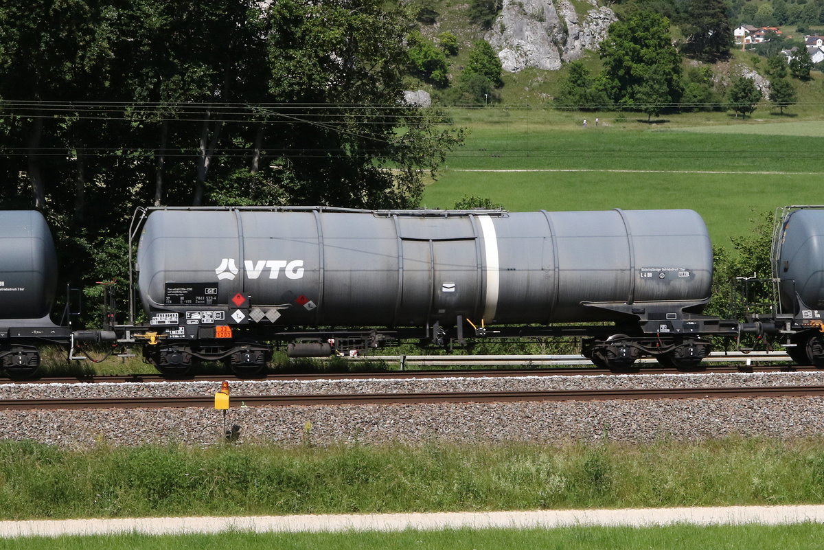 7841 573 (Zacns) von  VTG  am 24. Juni 2020 bei Dollnstein/Altm�hltal.