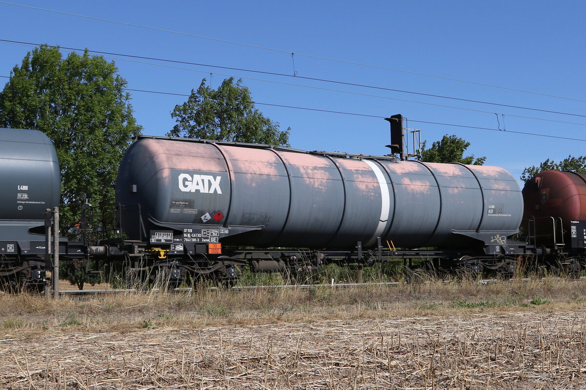 7841 581 (Zacns) von  GATX  am 6. August 2022 bei Th�ngersheim.